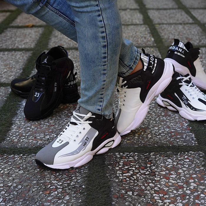 کفش ورزشی مردانه jordan سفید طوسی مدل 23